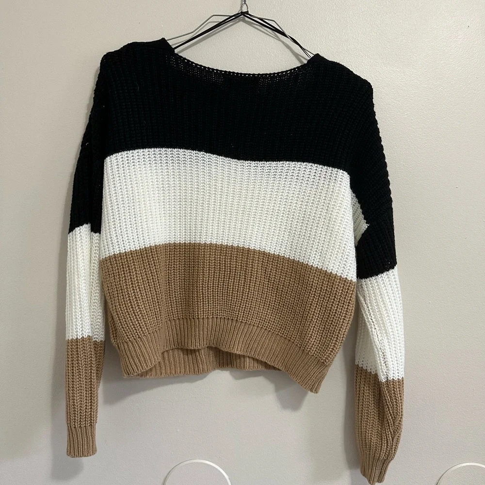 Black white and tan cropped sweater - Picture 2 of 3